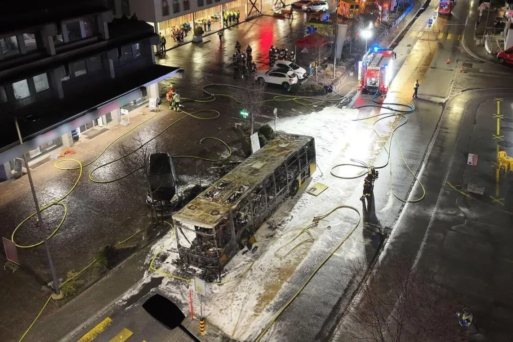 Kebakaran bus di Swiss yang menewaskan enam orang dan melukai lainnya