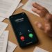 Ilustrasi Waspada Telepon Scam: Zeusbola Jadi Target
